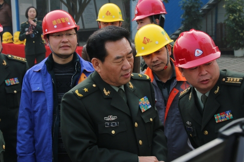成都军区副司令李凤彪少将,营房部何松部长一行莅临成都军区总医院